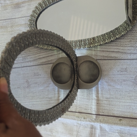 Set of 2 new silver, oval shaped ornate mirror sconces. - Picture 6 of 7